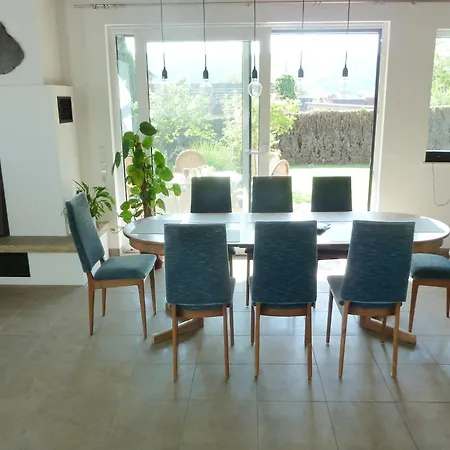 Haus Mit 6 Schlafzimmern *