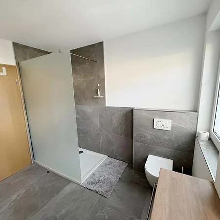 Haus Mit 6 Schlafzimmern בית נופש Lohr